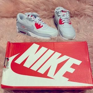 Nike Air Max 90 LTR pure platinum and wolf pink kids 5Y worn once
